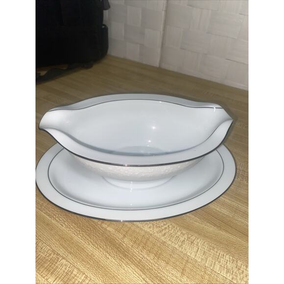 Noritake Buckingham 6438 Gravy Boat Attached Plate Retired Platinum Band - Picture 6 of 6